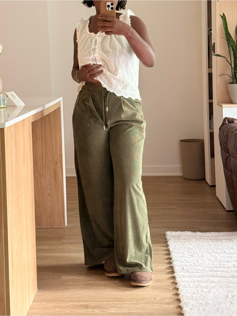 Wide-Leg Drawstring Pants in Olive Green